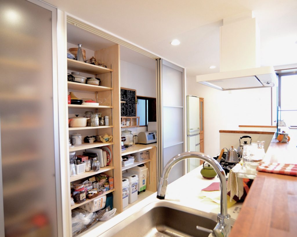 アイランドキッチンの収納方法 アイデア次第でおしゃれに 大阪市のリフォーム リノベーションはゆいまーるclub 大栄住宅